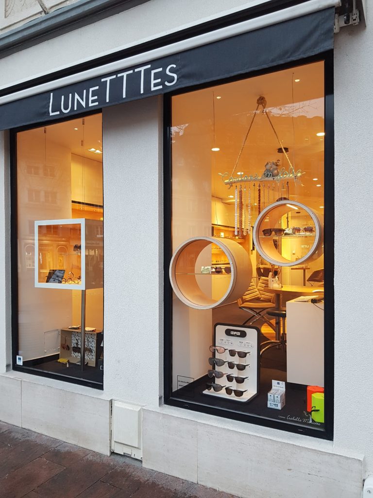 Vitrine du magasin opticien LuneTTTes à Mulhouse